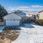 Cozy 4Br House With Peak Views In Colorado Springs