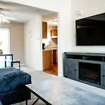 Pet Friendly: Cozy Getaway, Centrally Located