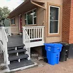 North Of Sodermann Park Centrally Located 2/1 Upstairs Of House