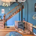Historic Old Colorado City Home With Backyard!