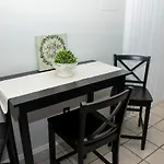 Lovely 2 Bedroom! Close To All In A 4Plex