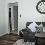 Lovely 2 Bedroom! Close To All In A 4Plex
