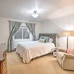 Luxe Garden-Level Apartment With Sauna And Gym!
