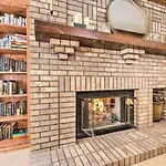 Luxe Garden-Level Apartment With Sauna And Gym!
