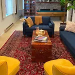 Luxe Garden-Level Apartment With Sauna And Gym!