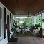 Full Kitchen,Close To Downtown And Family Friendly