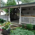 Full Kitchen,Close To Downtown And Family Friendly