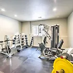 Estate With Indoor Pool And Decks About 25 Mi To Dtwn
