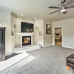 Estate With Indoor Pool And Decks About 25 Mi To Dtwn