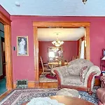 Full Kitchen,Close To Downtown And Family Friendly