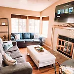 Pet Friendly 2 King Beds Af Academy Sleeps 12