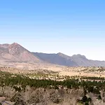 Golden Hills Retreat A
