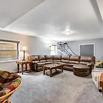 Golden Hills Retreat A