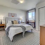 Modern Luxury, Pet-Friendly With Yard And King Bed