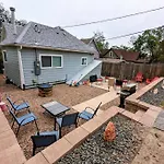 2 Bedroom* Minutes From Downtown *Firepit