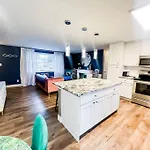 Pet Friendly Close To Downtown