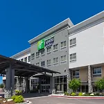 Holiday Inn Express & Suites Colorado Springs Central By Ihg