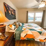 Adorable Guest Suite Central/Trendy Neighborhood
