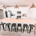 Pet Friendly W/3 Masters Suites All With En-Suite Full Bathrooms/Sleeps 11+