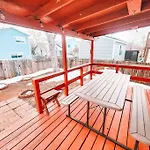 Pet Friendly/3 King Beds/Mins To Airport