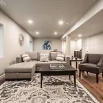 Pioneer Retreat - Downtown High-End Haven