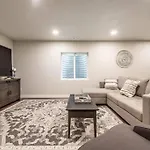 Pioneer Retreat - Downtown High-End Haven