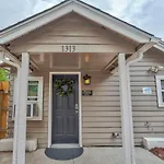 Euro Villa - Walkable Location Scenic Views