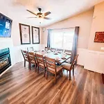 Pet Friendly/3 King Beds/Mins To Airport
