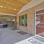 Red Rock Farmhouse - Patio Paradise Hiking Trails