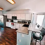 Pet Friendly/3 King Beds/Sleeps 14/Game Room Near