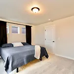 Tempurpedic Quartz Balcony Modern 3Br 3 5Ba