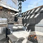 Colorado Spa Retreat / Hot Tub/Sauna / Downtown