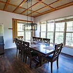 Serenity Skyline Lodge