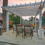 3Br Downtown - New Hot Tub - Olympic Training Center