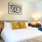Landing Modern Apartment With Amazing Amenities