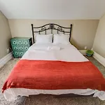 3Br Charming Modern Victorian Home Downtown