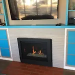 3Bd Downtown Modern Home W Hot Tub & Grill