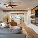 3Br Modern W Lg Backyard Mtn Views & Hot Tub