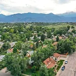 Charming Victorian Haven Near Garden Of The Gods