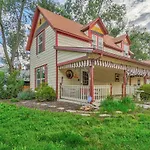 Charming Victorian Haven Near Garden Of The Gods