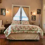 Quaint Cottage In Old Colo City