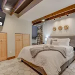 House W Detached Loft Hottub Smarttvs Selfentry Firepit