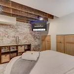 House W Detached Loft Hottub Smarttvs Selfentry Firepit