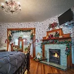 Holden House 1902 Bed and Breakfast Inn