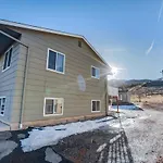 Romantic Getaway Base Of Mountains Parks & Trails
