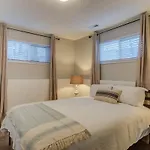 Romantic Getaway Base Of Mountains Parks & Trails