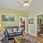 Victorian Charm With Hot Tub & Fire Pit Downtown