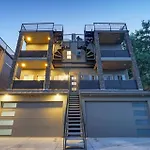 Huge Epic Views 2 Rooftop Lounges Prime Area