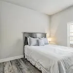Ground Floor Condo-Mins To Downtown-Pet Friendly