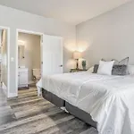 New Upper Condo With Deck-Pet Friendly-Usafa